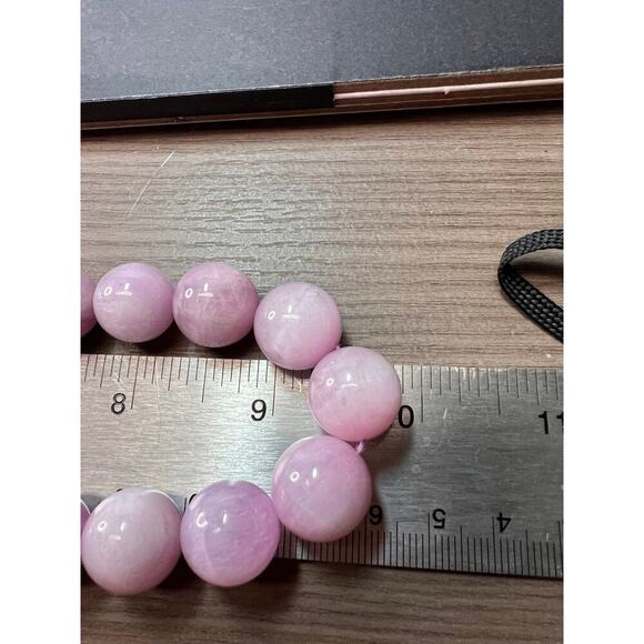 Kunzite graduated beaded 20 inch necklace with 925 magnetic clasp - Picture 7 of 10